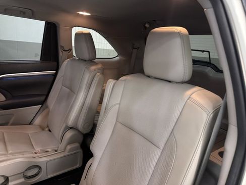 Used 2019 Toyota Highlander Limited w/ Protection Package #3 AWD/4WD image 7