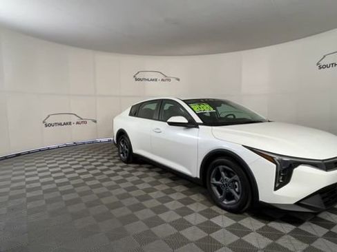 Certified 2025 Kia K4 LXS image 2