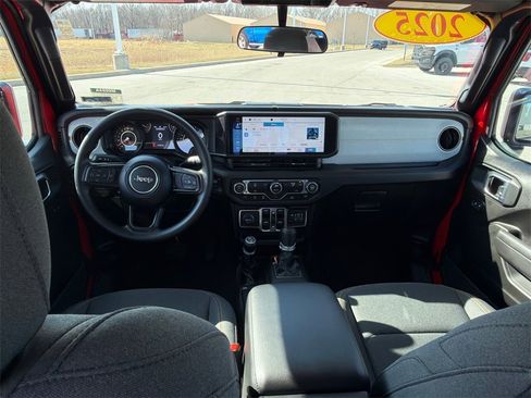 Used 2025 Jeep Gladiator Sport image 35