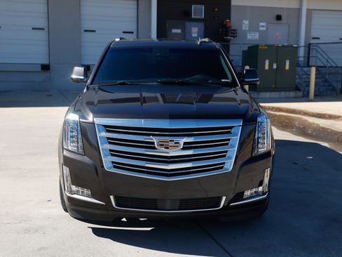 Used 2017 Cadillac Escalade ESV Platinum image 22
