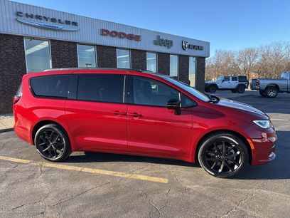 New 2026 Chrysler Pacifica Select