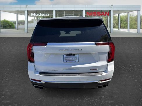 Used 2025 GMC Yukon Denali RWD image 3