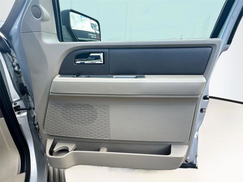 Used 2014 Ford Expedition XLT RWD image 9
