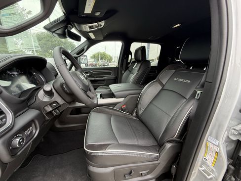 New 2026 RAM 2500 Laramie w/ Night Edition AWD/4WD image 17