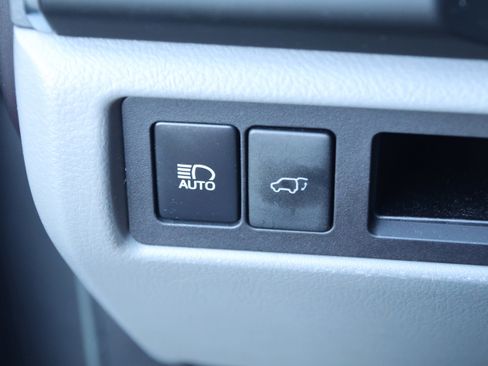 Used 2018 Toyota Sequoia Platinum image 16