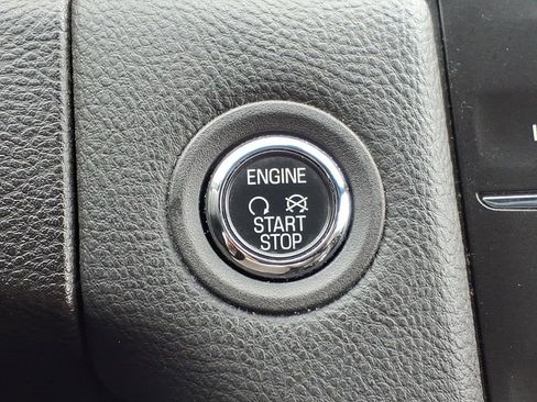 Used 2013 Ford Taurus SEL FWD image 21
