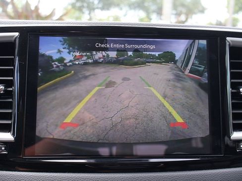 Used 2023 Chrysler Pacifica Touring-L FWD image 45