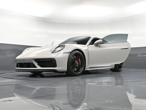 Certified 2024 Porsche 911 Carrera GTS RWD image 37