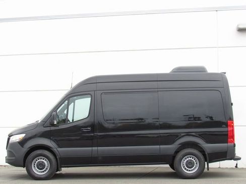 Used 2023 Mercedes-Benz Sprinter 2500 image 4