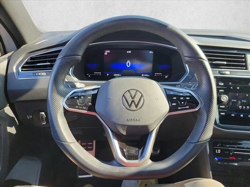 Used 2023 Volkswagen Tiguan SE R-Line image 18
