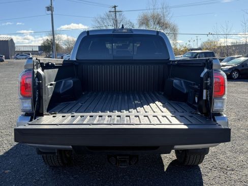 Used 2022 Toyota Tacoma TRD Sport image 30