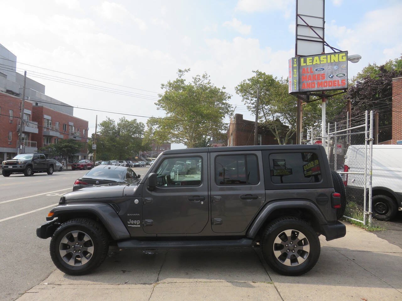 Used 2018 Jeep Wrangler Unlimited Sahara AWD/4WD image 7