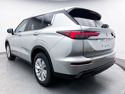New 2025 Mitsubishi Outlander ES image 5