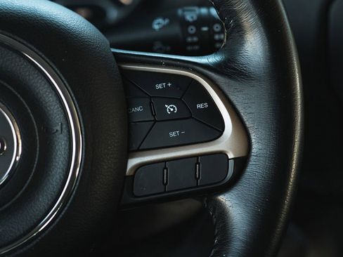 Used 2017 Jeep Renegade Latitude image 6