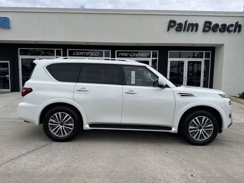 Used 2024 Nissan Armada SL w/ Captain's Chairs Package AWD/4WD image 5