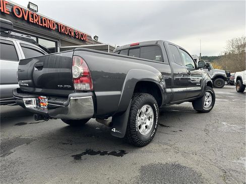 Used 2013 Toyota Tacoma 4x4 Access Cab V6 w/ SR5 Pkg image 11