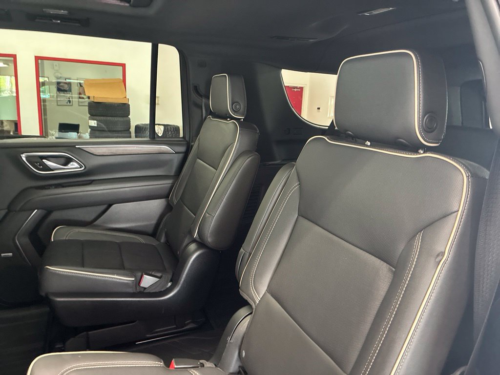 Used 2023 Chevrolet Suburban Premier w/ Premium Package 2 AWD/4WD image 34