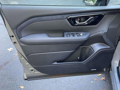 Used 2025 Subaru Forester Limited w/ Popular Package image 15