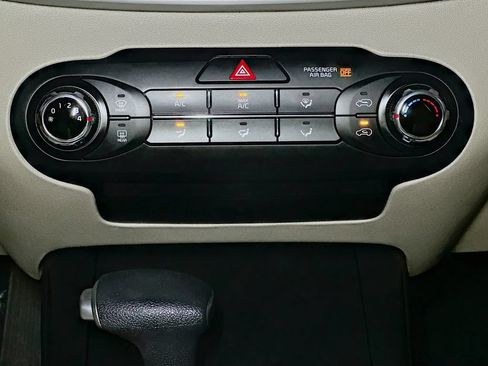 Used 2020 Kia Sorento LX AWD/4WD image 13