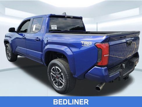 Used 2025 Toyota Tacoma TRD Sport AWD/4WD image 4