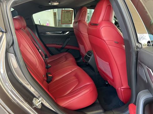 Used 2019 Maserati Ghibli S GranSport image 32