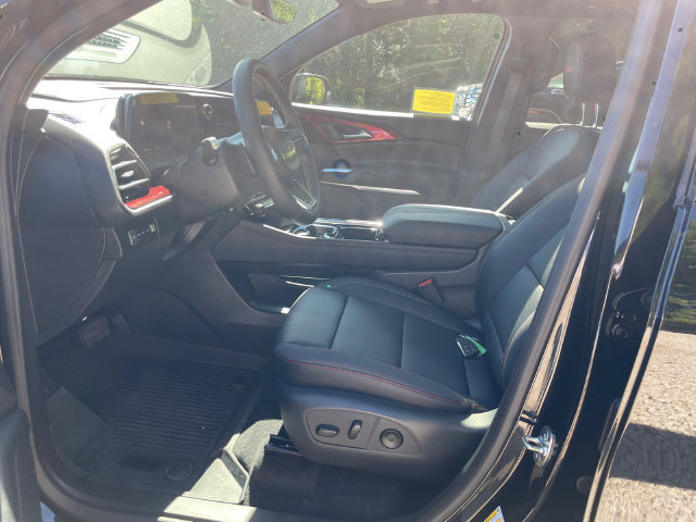 Used 2026 Chevrolet Traverse Z71 w/ LPO, Floor Liner Package AWD/4WD image 40