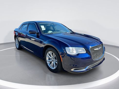Used 2017 Chrysler 300 Limited image 1