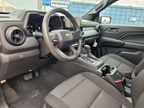 Used 2024 Chevrolet Colorado W/T image 9
