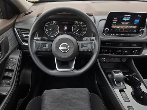 Used 2023 Nissan Rogue SV FWD image 14