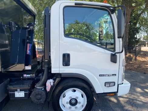 Used 2024 Isuzu NPR image 17