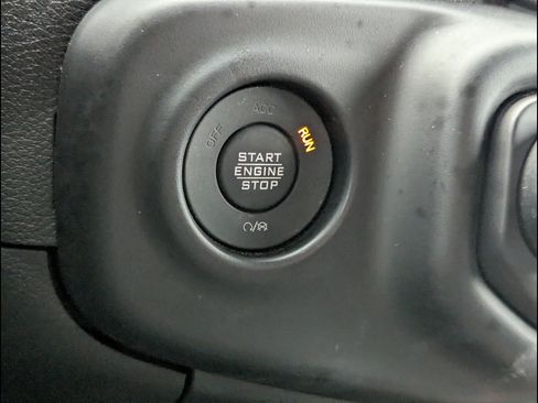 Used 2023 Jeep Wrangler Unlimited Sahara w/ Cold Weather Group AWD/4WD image 30