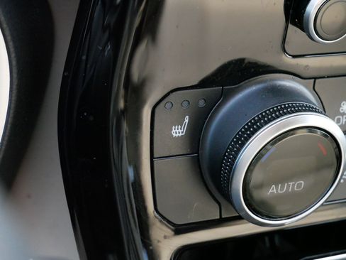 Certified 2021 Toyota Highlander XLE image 31