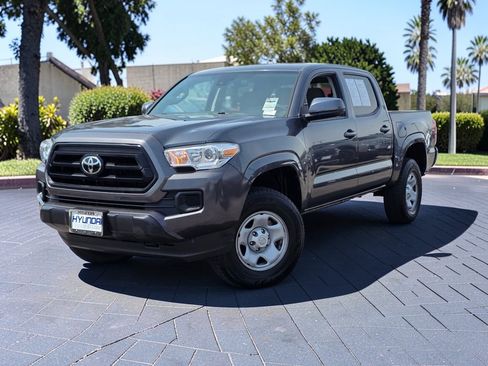 Used 2022 Toyota Tacoma SR AWD/4WD image 2