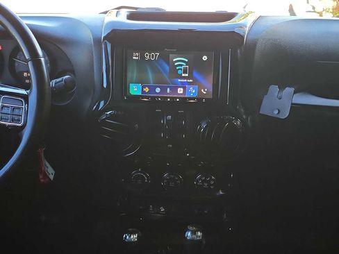 Used 2016 Jeep Wrangler Unlimited Sahara AWD/4WD image 23