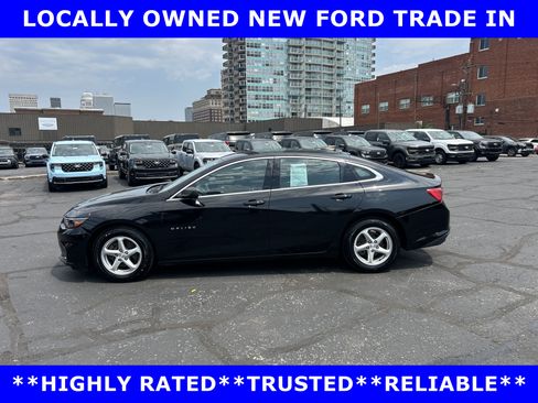Used 2018 Chevrolet Malibu LS FWD image 2