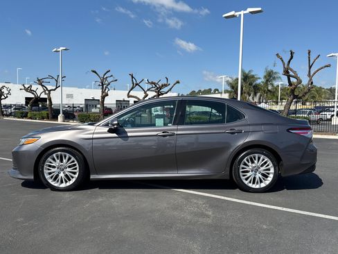 Used 2018 Toyota Camry XLE w/ Driver Assist Package image 4