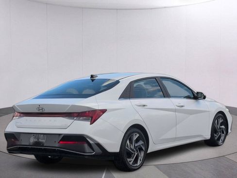 Used 2024 Hyundai Elantra Limited FWD image 7