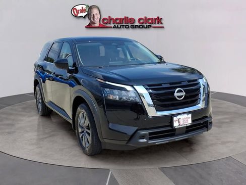 Used 2024 Nissan Pathfinder S FWD image 7