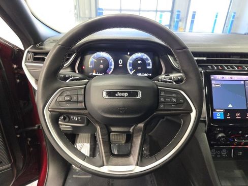 Used 2024 Jeep Grand Cherokee Limited w/ Luxury Tech Group II image 12