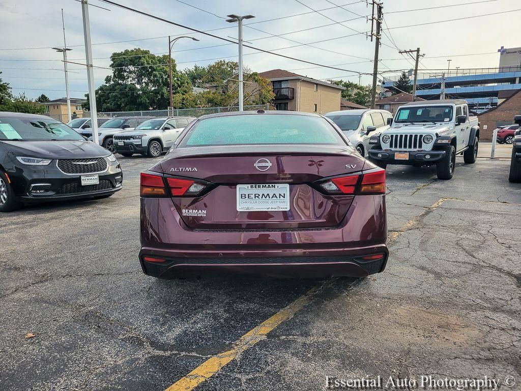 Used 2024 Nissan Altima 2.5 SV FWD image 12