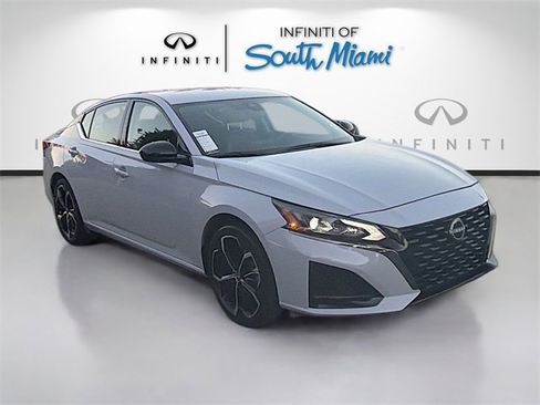 Used 2024 Nissan Altima 2.5 SR image 1