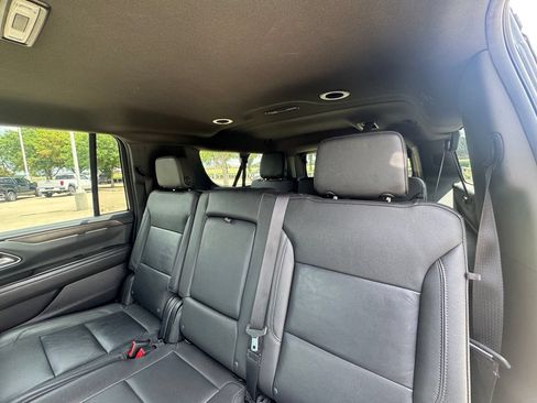Used 2024 Chevrolet Suburban LT RWD image 7