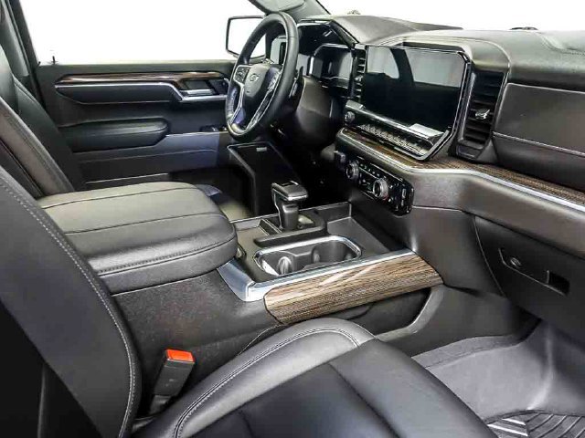 Used 2025 Chevrolet Silverado 1500 RST AWD/4WD image 32