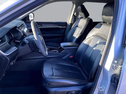 Used 2023 Jeep Grand Cherokee L Limited image 11