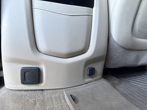 Used 2018 Cadillac Escalade Luxury w/ LPO, Radiant Package image 31