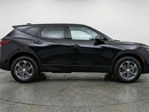 Used 2025 Chevrolet Blazer LT FWD image 11