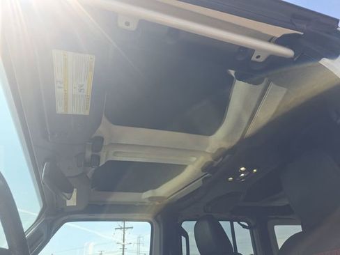 Used 2019 Jeep Wrangler Unlimited Rubicon AWD/4WD image 10