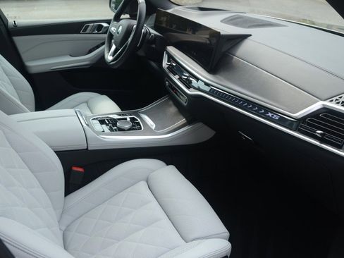 Used 2025 BMW X5 xDrive40i image 4