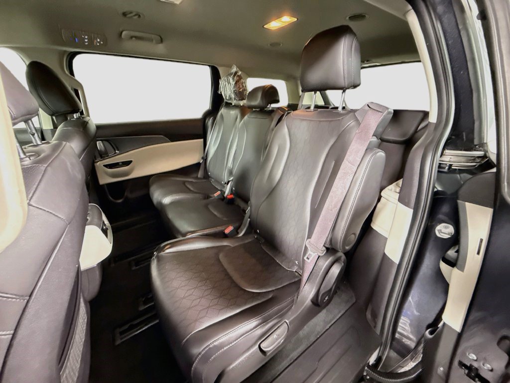 Used 2023 Kia Carnival LX FWD image 24