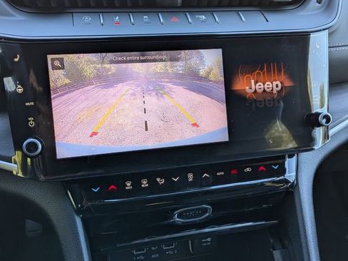 New 2026 Jeep Grand Cherokee Limited AWD/4WD image 25